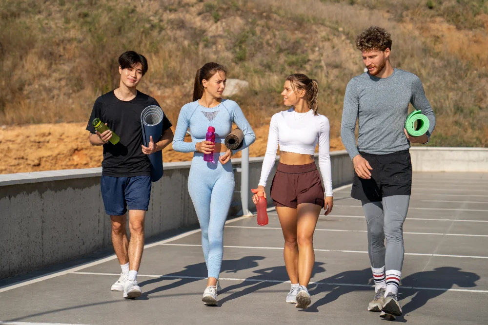 Sự khác biệt giữa vải Polyester và Nylon: Lựa chọn nào tốt hơn cho trang phục của bạn?